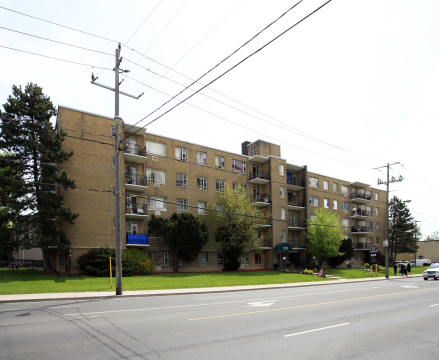 2895 Bathurst St in Toronto, ON - Building Photo