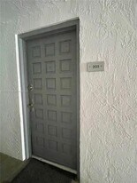 700 NE 63rd St in El Portal, FL - Building Photo