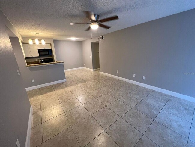 5144 Conroy Rd-Unit -1014 in Orlando, FL - Foto de edificio - Building Photo