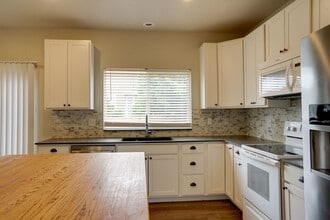 5833 Olive Ave SE in Auburn, WA - Building Photo - Building Photo