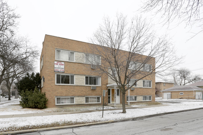 1945 S 17th Ave in Broadview, IL - Foto de edificio - Building Photo