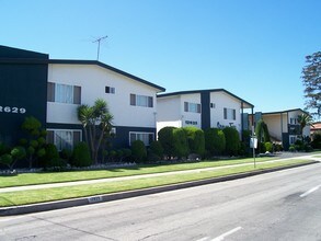 Spruce Tree Apartments in Downey, CA - Building Photo - Building Photo