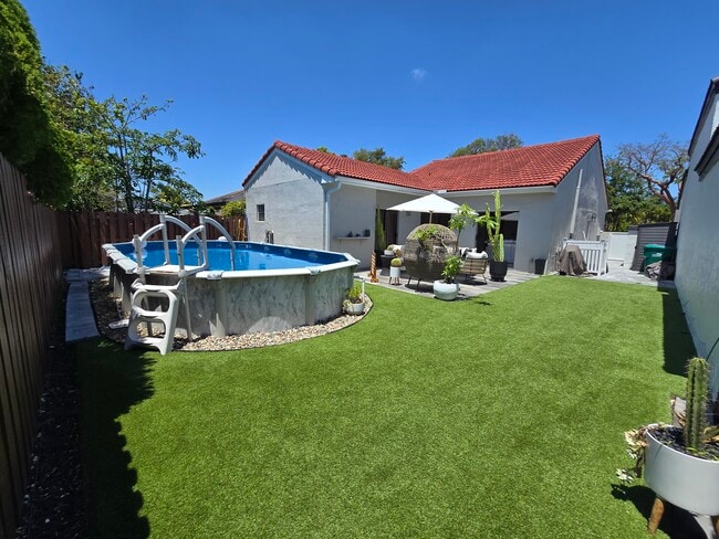6330 NW 173rd Ln in Hialeah, FL - Building Photo - Building Photo