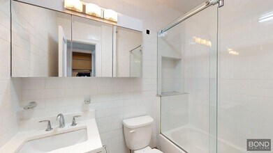 39 E 65th St in New York, NY - Building Photo - Building Photo