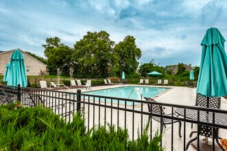 1048 Westgate Dr in Gallatin, TN - Building Photo - Building Photo