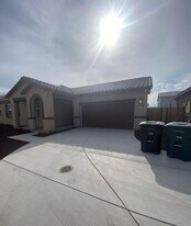 6324 Snow Beauty Wy in Hughson, CA - Building Photo