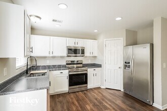 1692 Comanche Run, Unit 4B in Nashville, TN - Building Photo - Building Photo