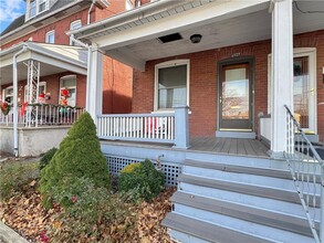 424 E Locust St in Bethlehem, PA - Foto de edificio - Building Photo