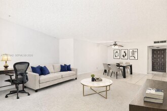 3800 N Hills Dr in Hollywood, FL - Building Photo - Building Photo