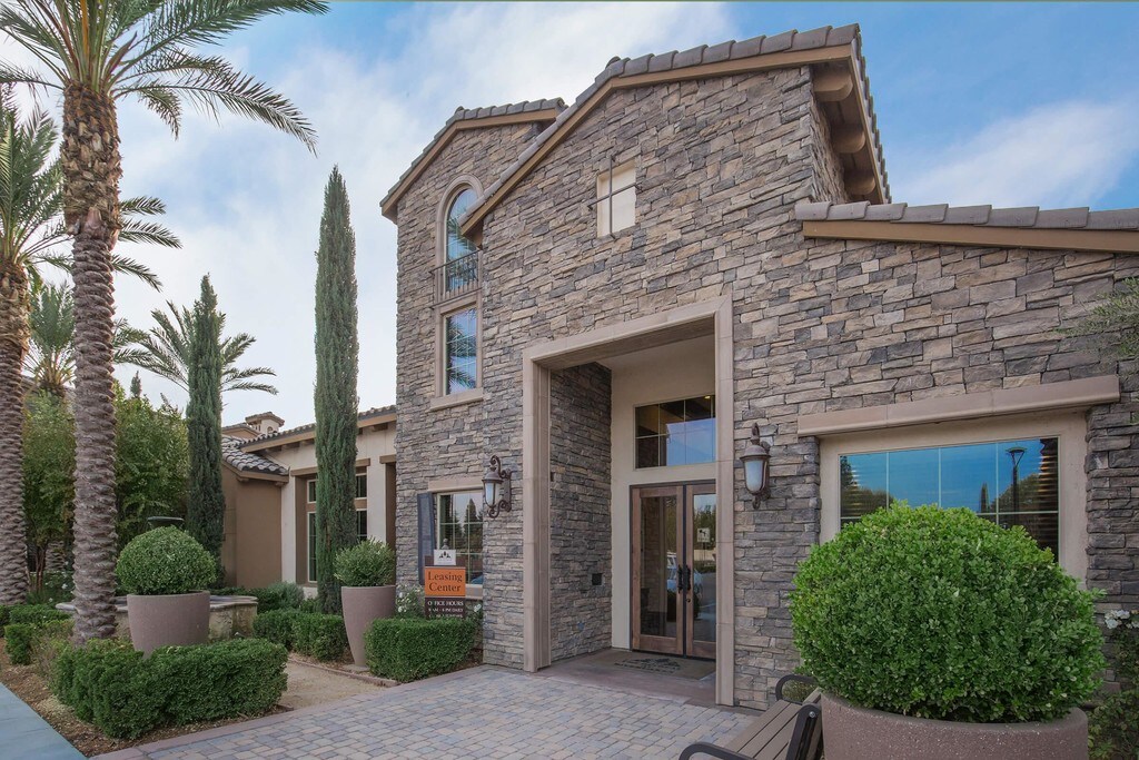 The Retreat at Riverlakes Bakersfield, CA Apartments