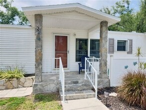 10401 Circle Pine Rd in North Fort Myers, FL - Building Photo - Building Photo
