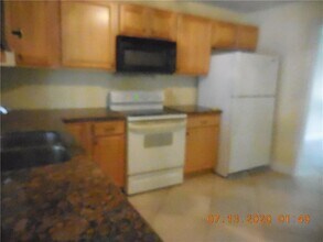 560 SE 23rd Ave-Unit -1 in Pompano Beach, FL - Building Photo - Building Photo