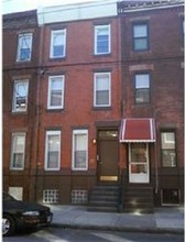 526 Tasker St in Philadelphia, PA - Building Photo - Building Photo