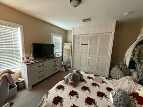 146 Pleasant St, Unit APT 2 in Bridgewater, MA - Building Photo - Building Photo