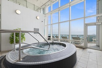 340 E Randolph St in Chicago, IL - Building Photo - Building Photo