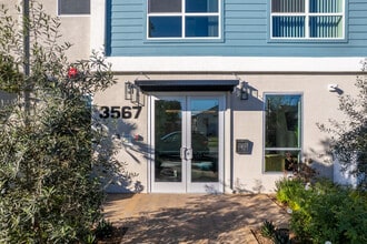 Cloud Nine in Los Angeles, CA - Foto de edificio - Building Photo
