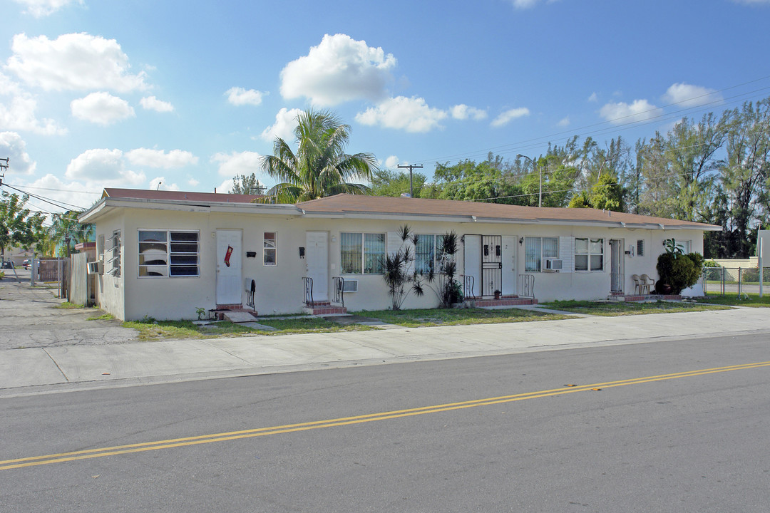 400 E 29th St in Hialeah, FL - Foto de edificio