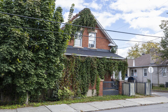 255 Marier Av in Ottawa, ON - Building Photo - Building Photo