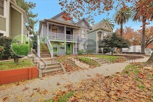 1827 T St in Sacramento, CA - Building Photo