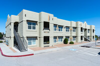 Sunset at Sandstone Ranch in El Paso, TX - Foto de edificio - Building Photo