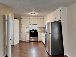 3985 Casa Verde Dr in College Park, GA - Foto de edificio - Building Photo