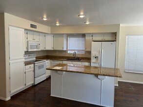 3237 E Brookwood Ct in Phoenix, AZ - Building Photo - Building Photo