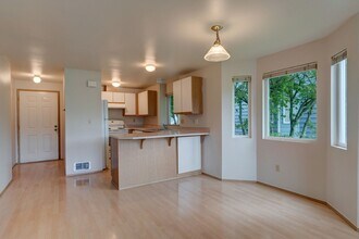 651 NE Ellis Way in Oak Harbor, WA - Building Photo - Building Photo
