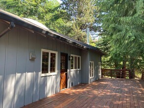 1144 NW 93rd Ave in Portland, OR - Building Photo - Building Photo