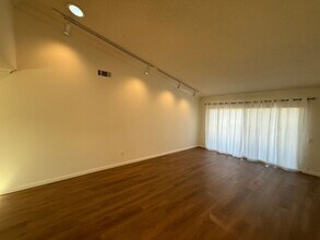 40036 Village 40 in Camarillo, CA - Building Photo - Building Photo