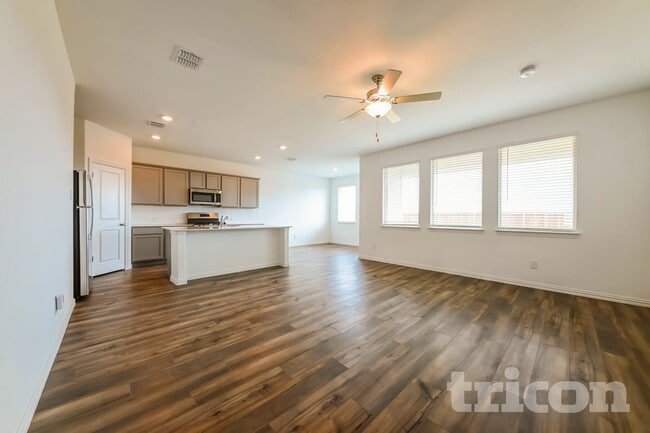 5416 Montrose Dr in Heartland, TX - Building Photo - Building Photo