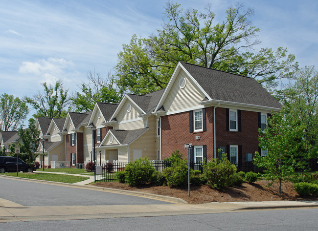 Aster Park Apartments in Winston-Salem, NC - Foto de edificio - Building Photo