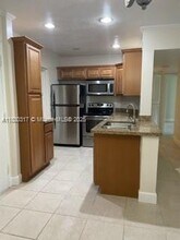 3109 Oakland Shores Dr in Oakland Park, FL - Foto de edificio - Building Photo