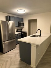 3425 Stassen St-Unit -B in Houston, TX - Building Photo - Building Photo