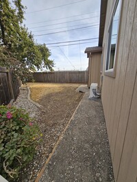 8283 Cavalier Ln in Dublin, CA - Foto de edificio - Building Photo