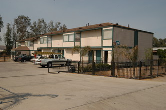 15177 Washington Dr in Fontana, CA - Building Photo - Building Photo