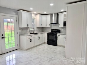 1531 Longleaf Dr in Charlotte, NC - Building Photo - Building Photo