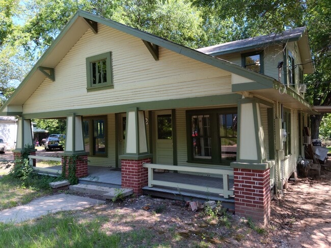 112 E Nelson St, Unit upstairs#200