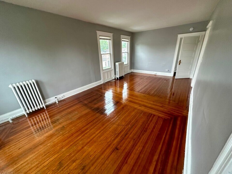 374 3rd Ave in Troy, NY - Building Photo