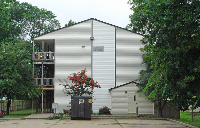 Woodland Height Apartments in Hampton, VA - Building Photo - Building Photo