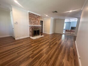 7900 Shoshone Ave in Los Angeles, CA - Building Photo - Building Photo