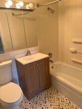 2343 Ogden Ave in Downers Grove, IL - Foto de edificio - Building Photo