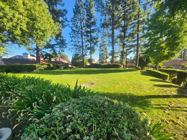 9742 Willow Wood Dr in Rancho Cucamonga, CA - Building Photo - Building Photo