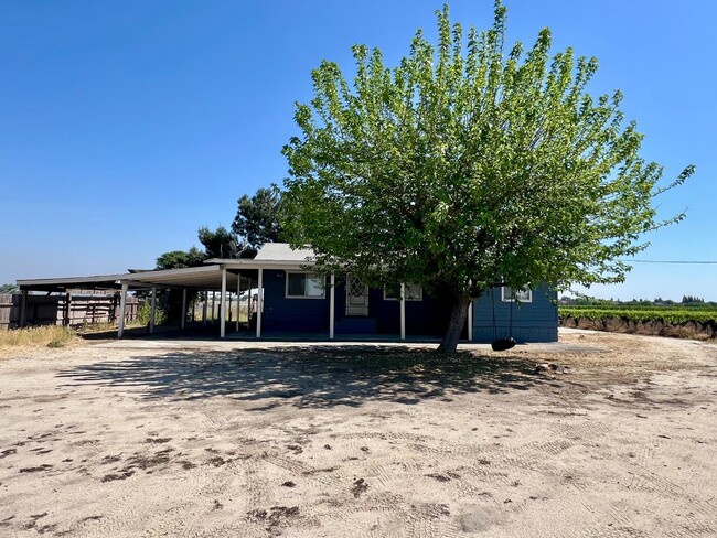 13608 S Academy Ave in Kingsburg, CA - Building Photo - Building Photo