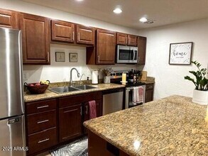 3428 E Acoma Dr in Phoenix, AZ - Foto de edificio - Building Photo