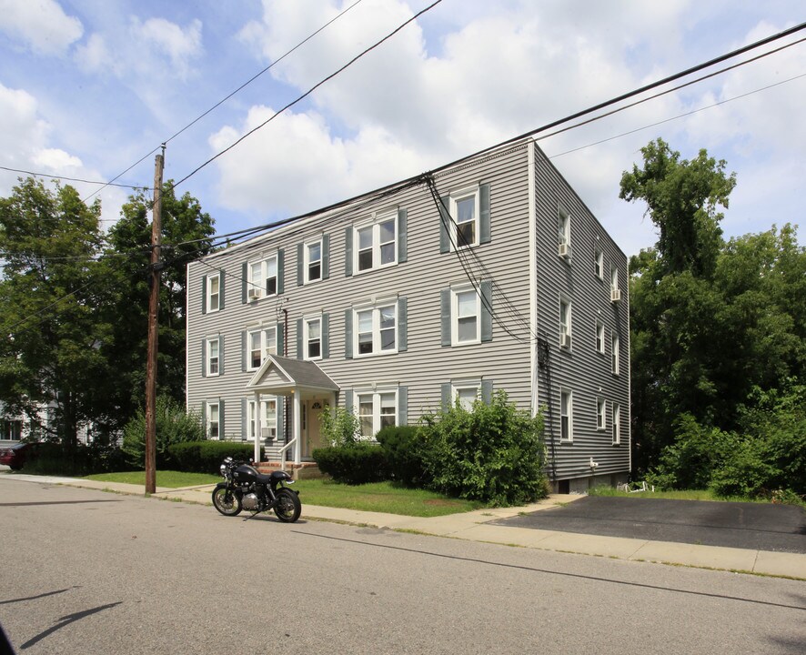 33 Grant St in Milford, MA - Foto de edificio