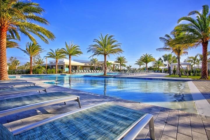 Alton Townhomes in Palm Beach Gardens, FL - Foto de edificio