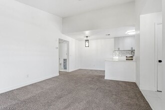 5121 S Lindell Rd in Las Vegas, NV - Building Photo - Building Photo