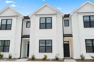 8368 Paramount Point in Winnabow, NC - Building Photo