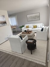 West View Townhomes in Milwaukee, WI - Building Photo - Building Photo