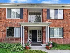 1024 S Brown St in Jackson, MI - Building Photo